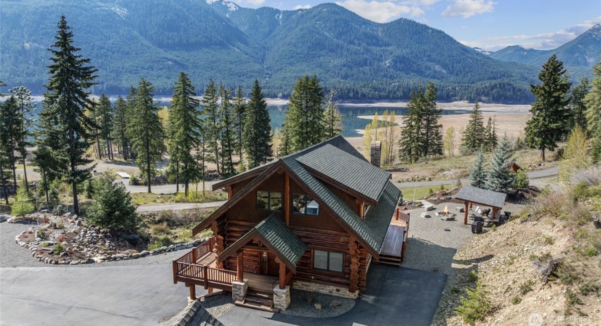 Exterior view of the cabin in winter